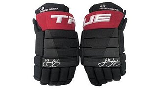 Autographed Jeremy Roenick Gloves Autographed Jeremy Roenick Gloves